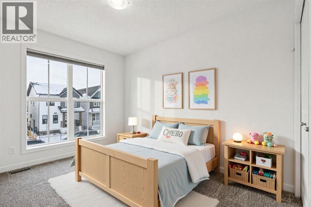 1124 Chinook Gate Bay Sw, Airdrie, AB - Indoor Photo Showing Bedroom