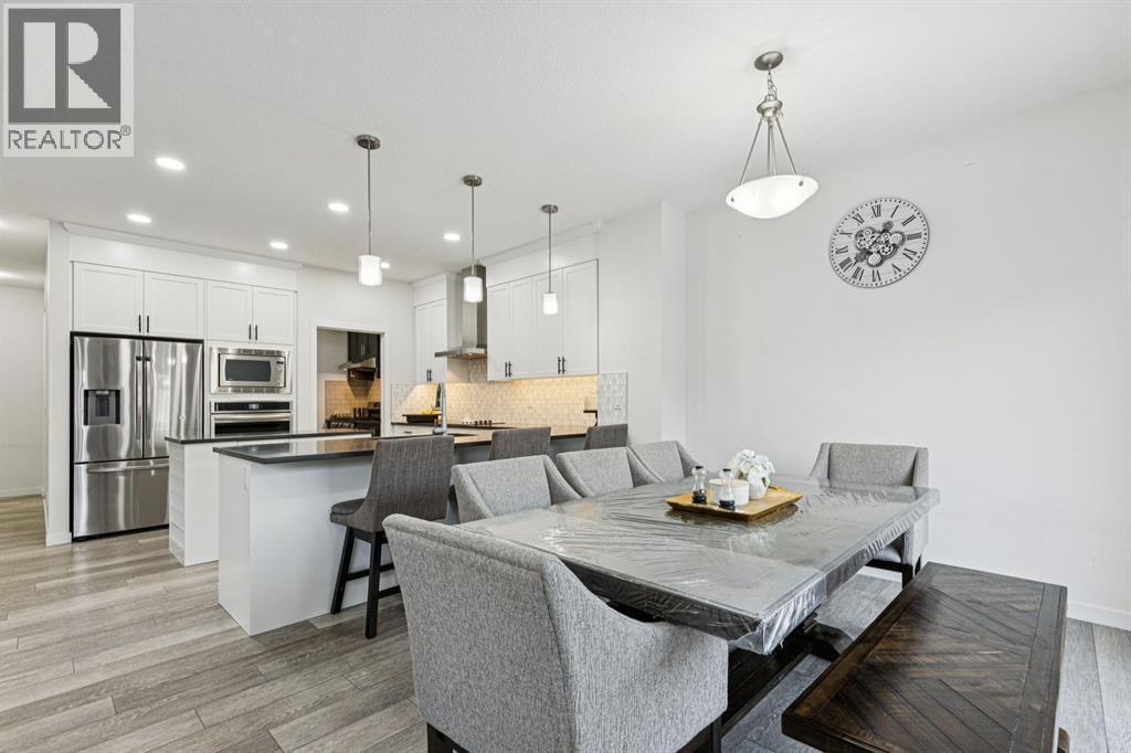 1124 Chinook Gate Bay Sw, Airdrie, AB - Indoor Photo Showing Dining Room
