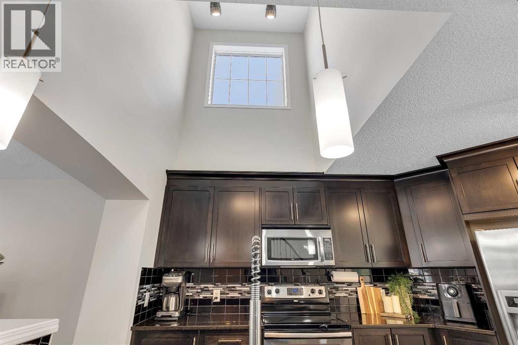 10 Auburn Crest Green Se, Calgary, AB - Indoor Photo Showing Kitchen