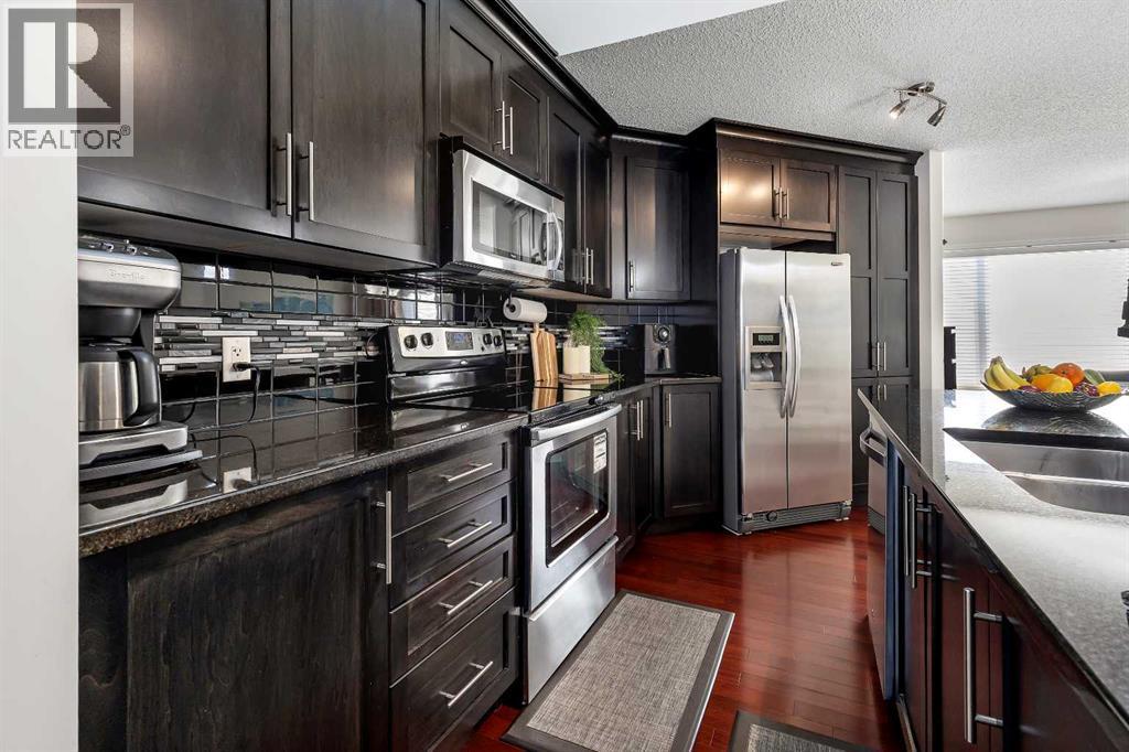 10 Auburn Crest Green Se, Calgary, AB - Indoor Photo Showing Kitchen With Double Sink With Upgraded Kitchen