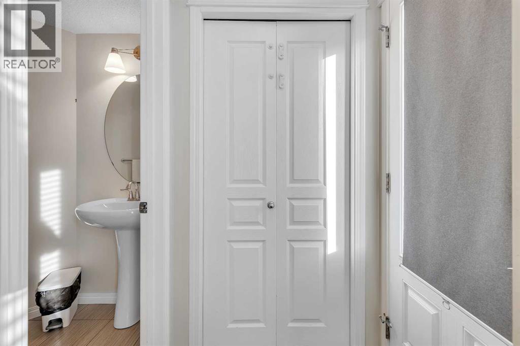 10 Auburn Crest Green Se, Calgary, AB - Indoor Photo Showing Bathroom