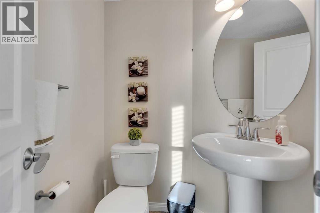 10 Auburn Crest Green Se, Calgary, AB - Indoor Photo Showing Bathroom