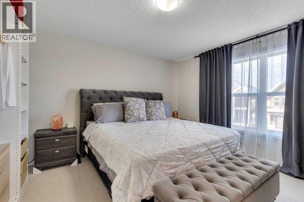 10 Auburn Crest Green Se, Calgary, AB - Indoor Photo Showing Bedroom