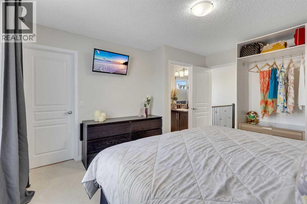 10 Auburn Crest Green Se, Calgary, AB - Indoor Photo Showing Bedroom