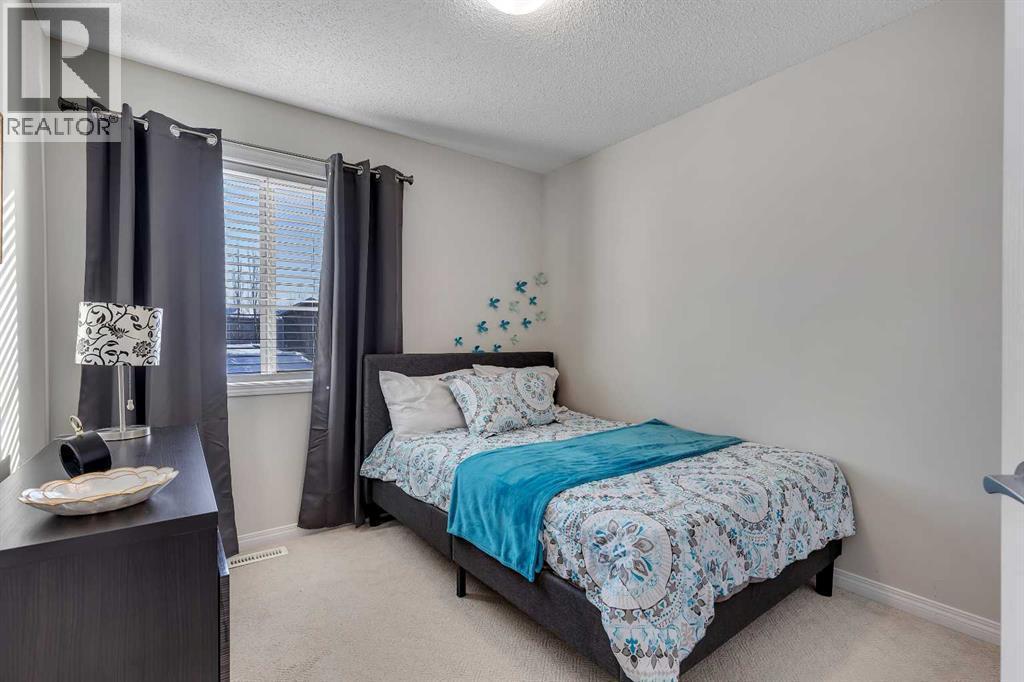 10 Auburn Crest Green Se, Calgary, AB - Indoor Photo Showing Bedroom