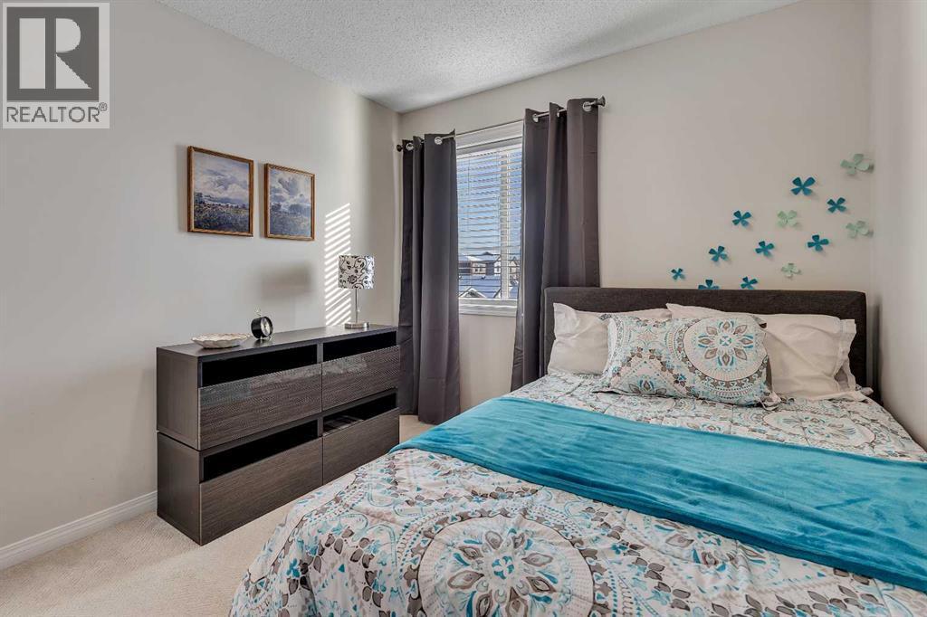 10 Auburn Crest Green Se, Calgary, AB - Indoor Photo Showing Bedroom