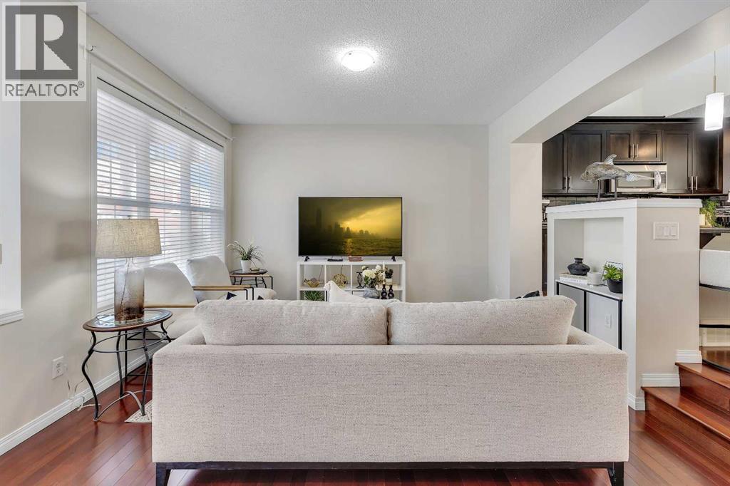 10 Auburn Crest Green Se, Calgary, AB - Indoor Photo Showing Living Room