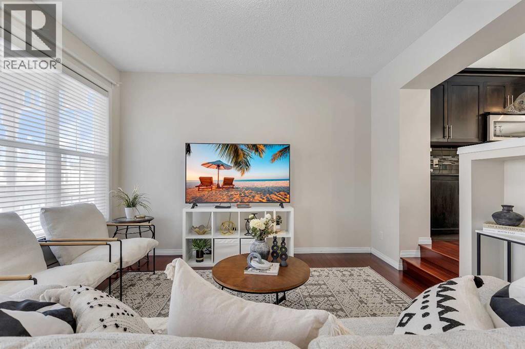 10 Auburn Crest Green Se, Calgary, AB - Indoor Photo Showing Living Room