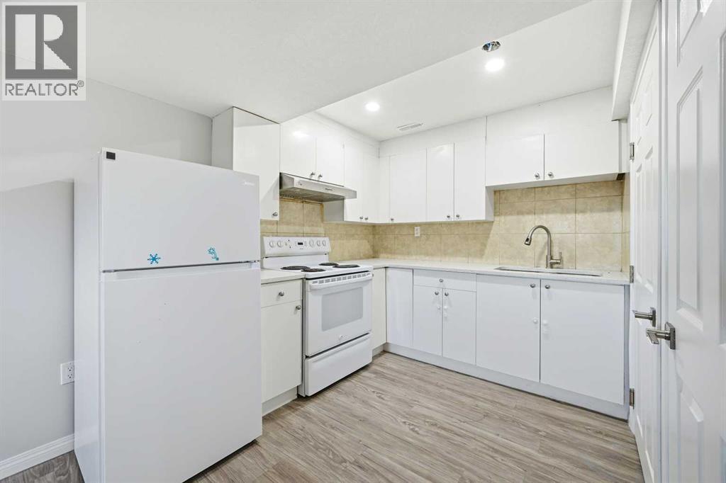 116 Falsby Road Ne, Calgary, AB - Indoor Photo Showing Kitchen