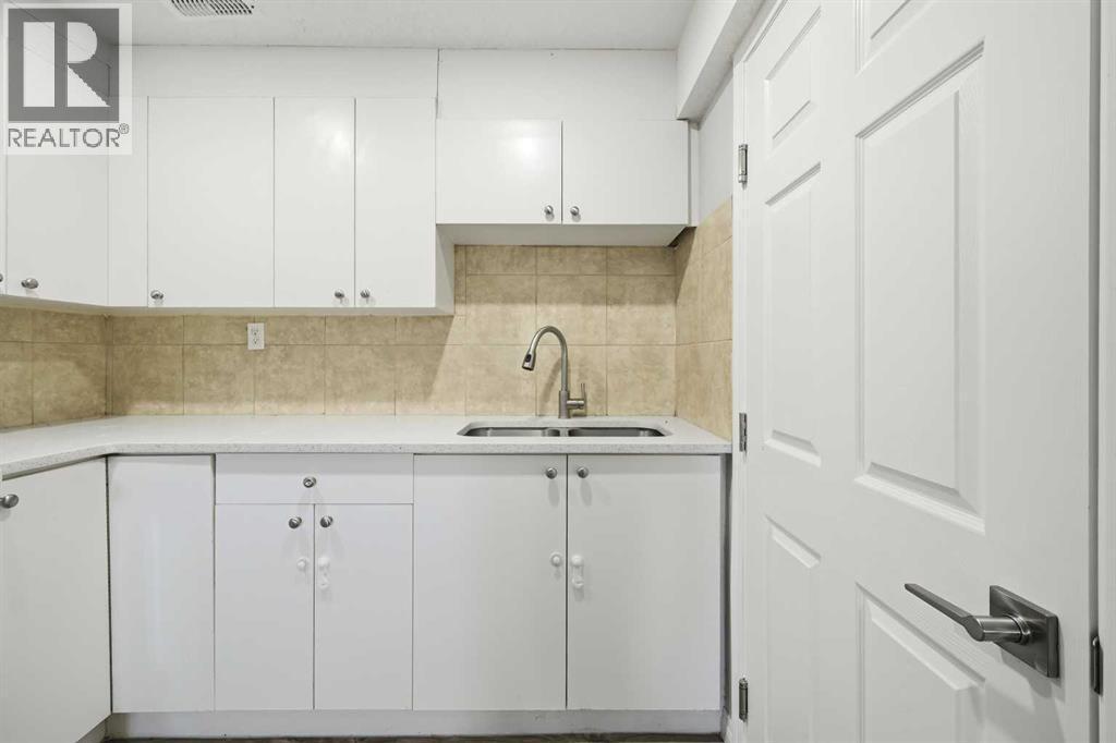 116 Falsby Road Ne, Calgary, AB - Indoor Photo Showing Kitchen With Double Sink