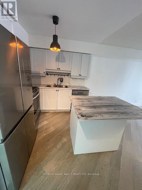 1001 - 78 Harrison Garden Boulevard, Toronto, ON - Indoor Photo Showing Kitchen