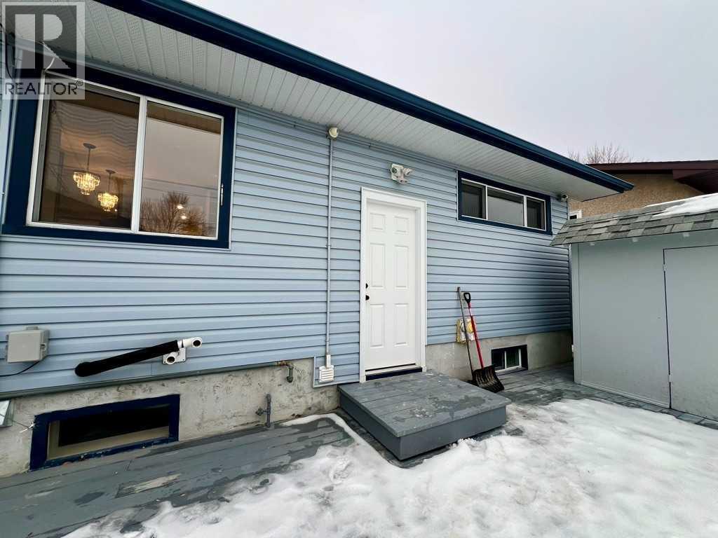 146 Springwood Drive Sw, Calgary, AB - Outdoor With Exterior