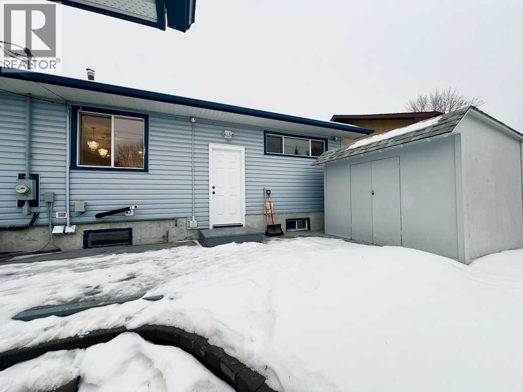 146 Springwood Drive Sw, Calgary, AB - Outdoor With Exterior