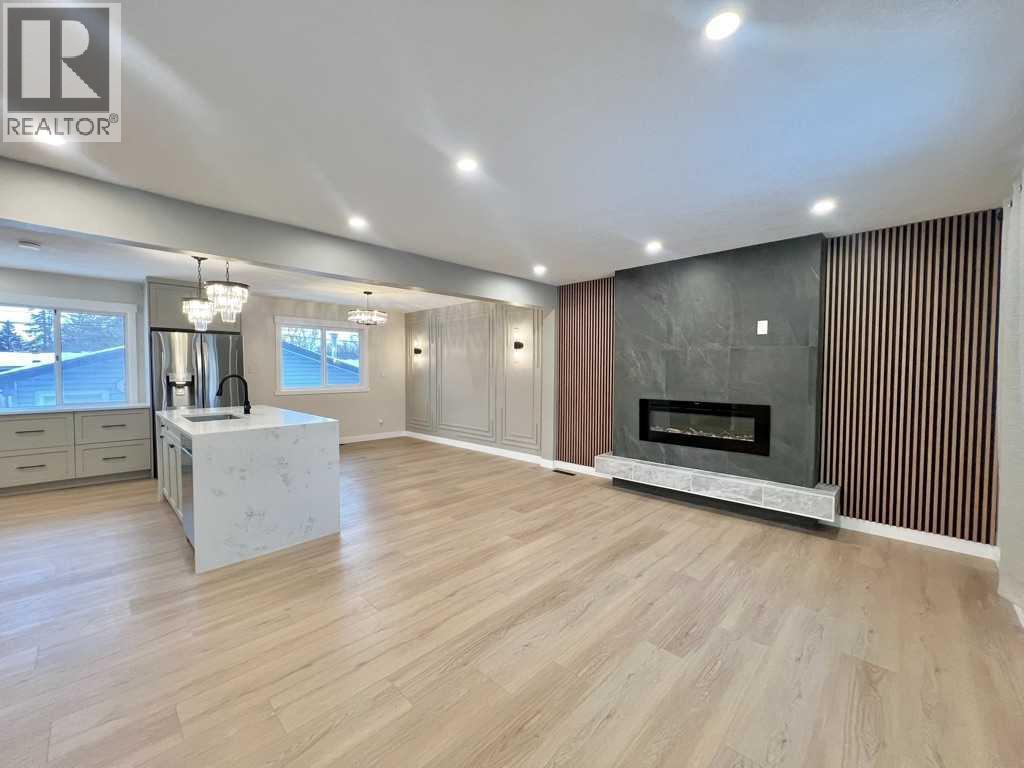 146 Springwood Drive Sw, Calgary, AB - Indoor With Fireplace