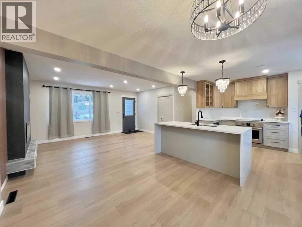 146 Springwood Drive Sw, Calgary, AB - Indoor Photo Showing Kitchen