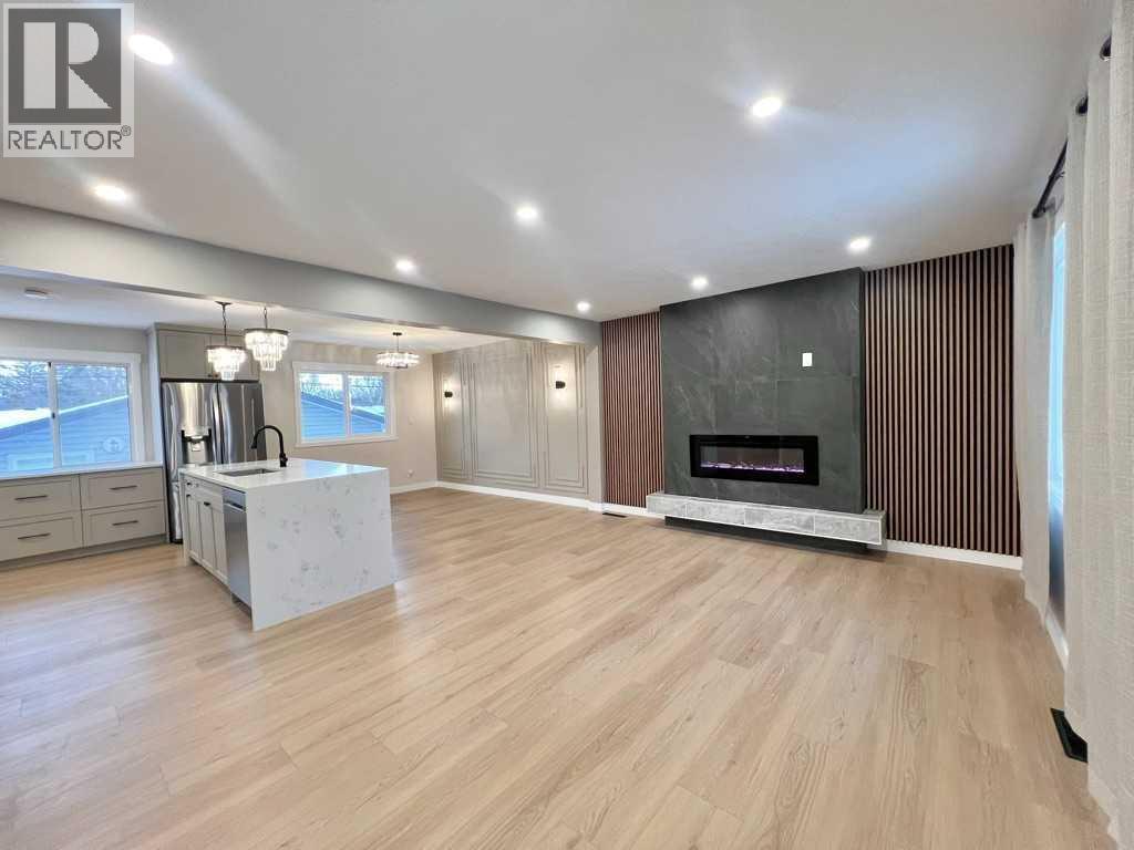 146 Springwood Drive Sw, Calgary, AB - Indoor With Fireplace