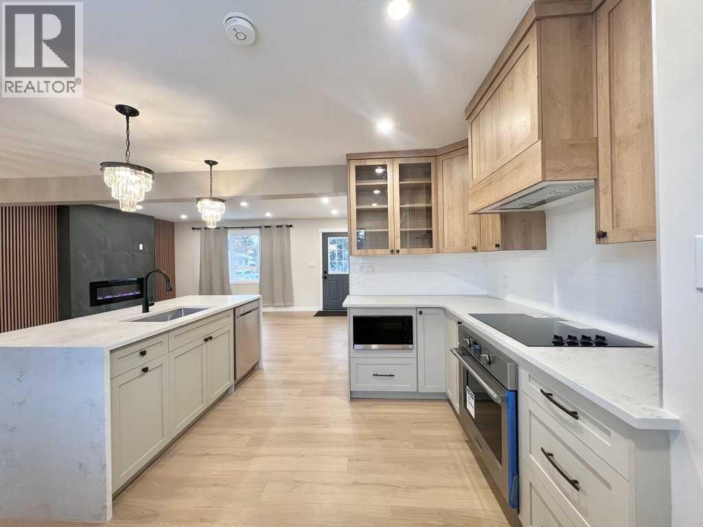 146 Springwood Drive Sw, Calgary, AB - Indoor Photo Showing Kitchen With Upgraded Kitchen