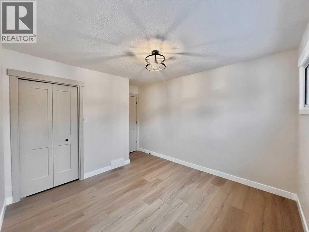 146 Springwood Drive Sw, Calgary, AB - Indoor Photo Showing Other Room