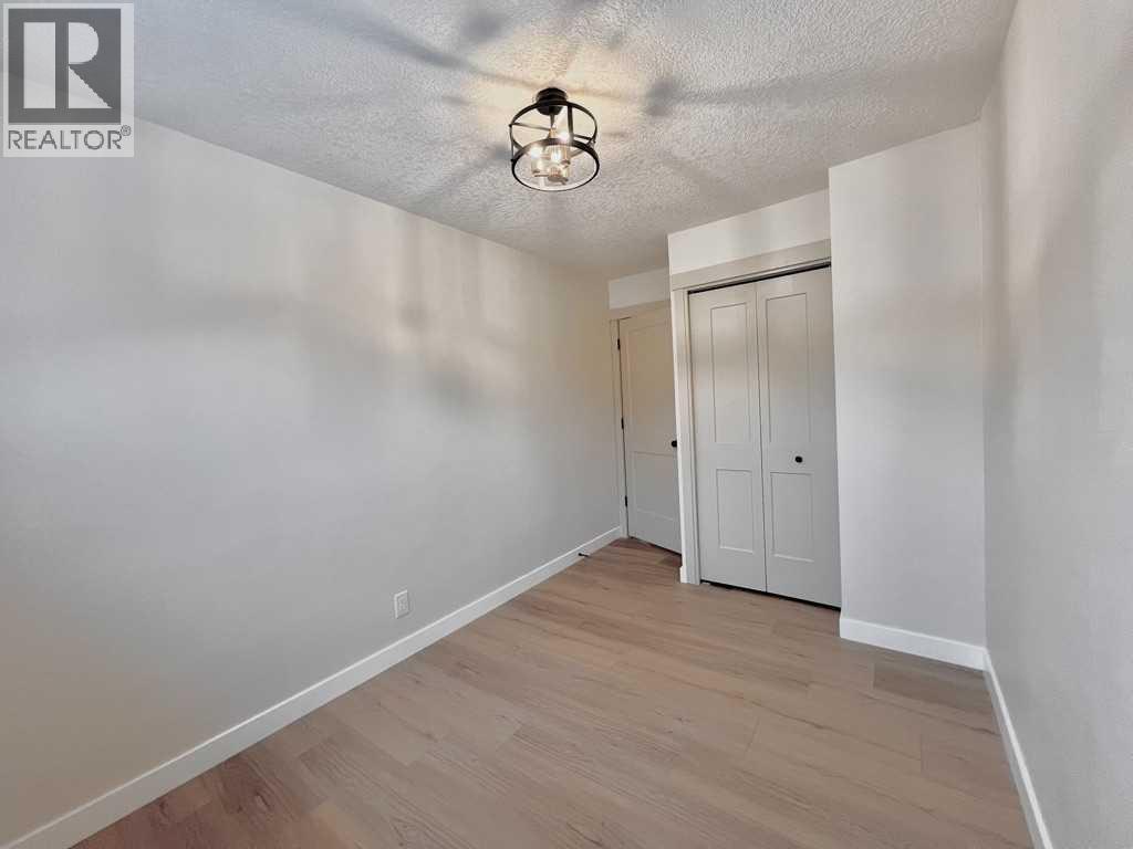 146 Springwood Drive Sw, Calgary, AB - Indoor Photo Showing Other Room