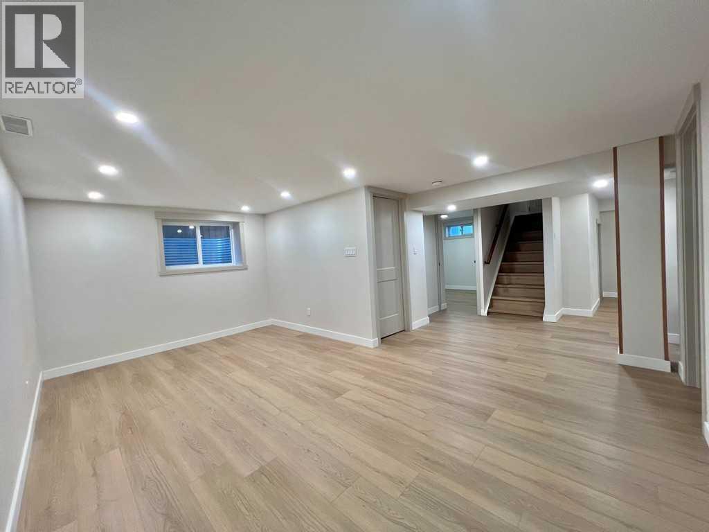 146 Springwood Drive Sw, Calgary, AB - Indoor