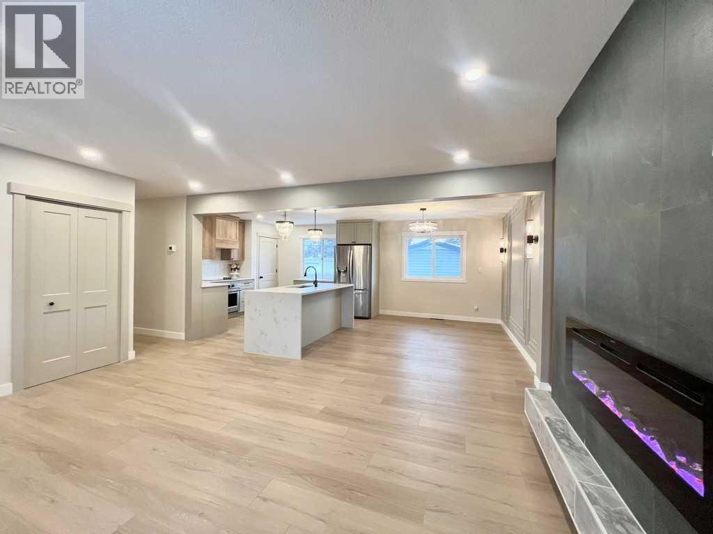 146 Springwood Drive Sw, Calgary, AB - Indoor With Fireplace
