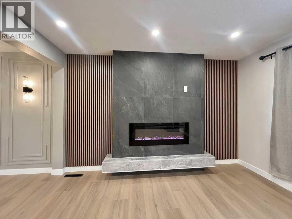 146 Springwood Drive Sw, Calgary, AB - Indoor With Fireplace