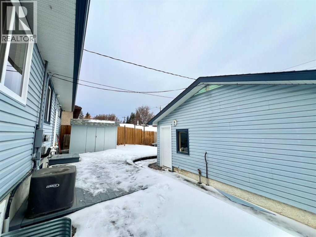 146 Springwood Drive Sw, Calgary, AB - Outdoor With Exterior