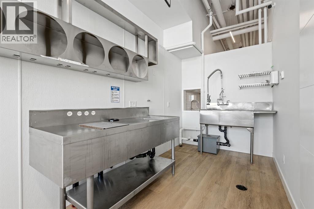 4537 Bowness Road Nw, Calgary, AB