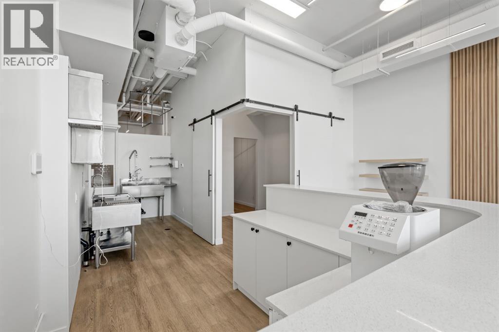 4537 Bowness Road Nw, Calgary, AB