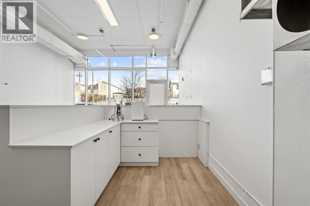 4537 Bowness Road Nw, Calgary, AB