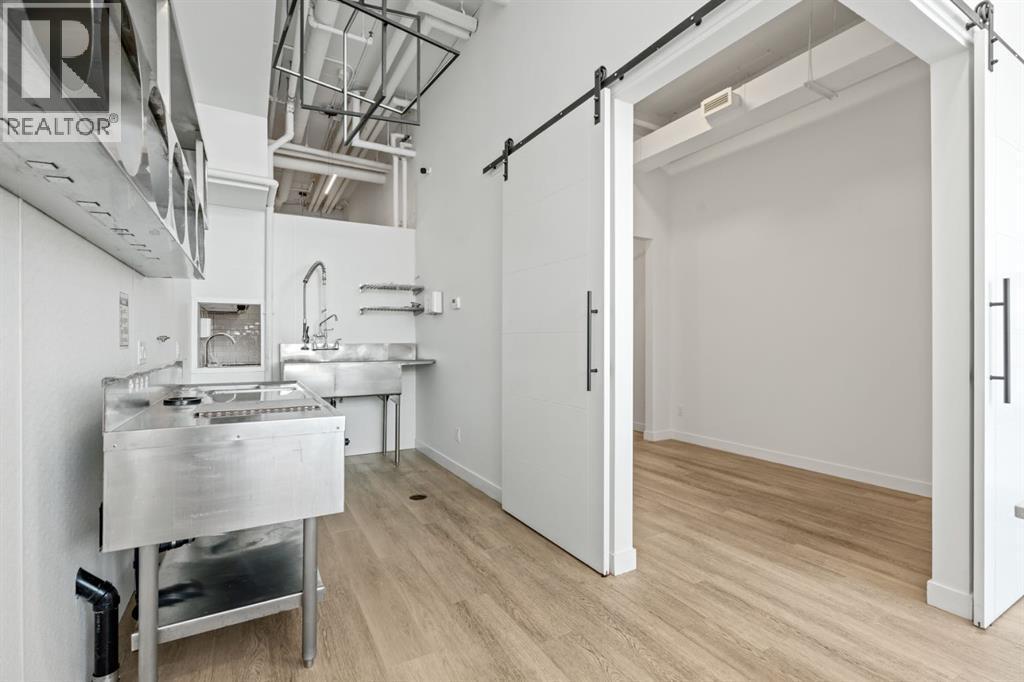 4537 Bowness Road Nw, Calgary, AB