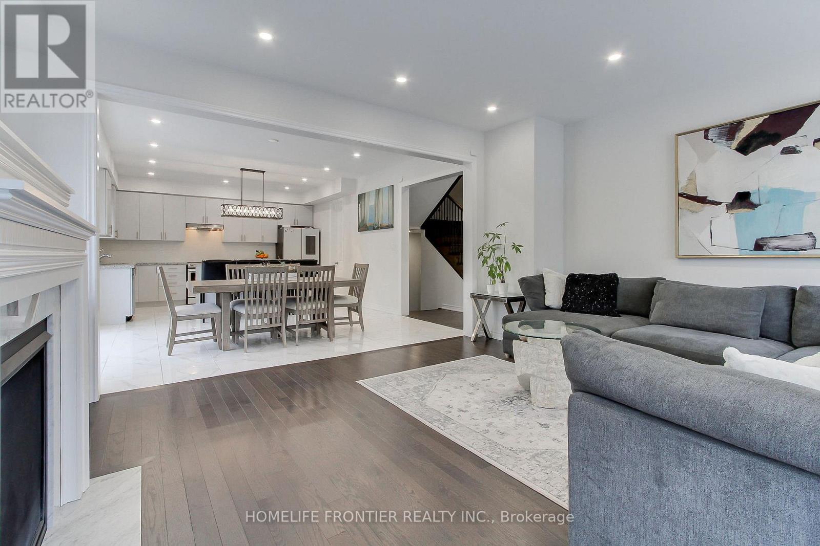 145 Terry Fox Drive, Barrie, ON - Indoor Photo Showing Living Room