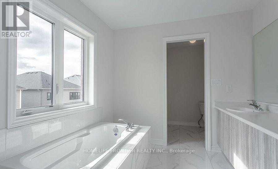 145 Terry Fox Drive, Barrie, ON - Indoor Photo Showing Bathroom