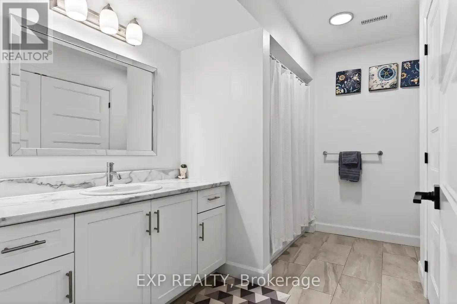 2390 Watson Crescent, Cornwall, ON - Indoor Photo Showing Bathroom