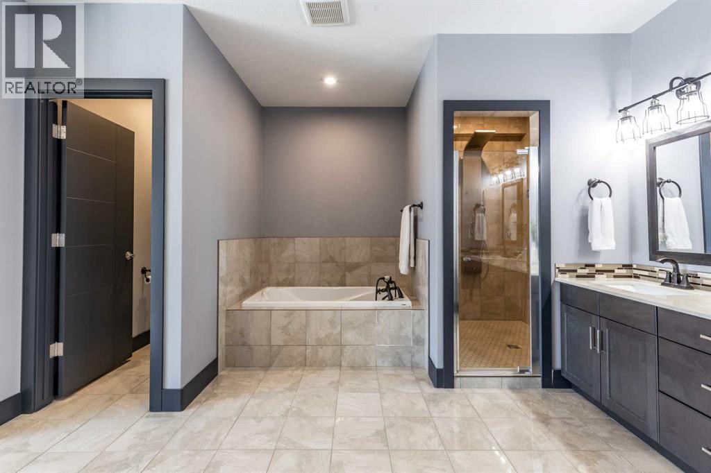 22 Palisades Lane Ne, Medicine Hat, AB - Indoor Photo Showing Bathroom