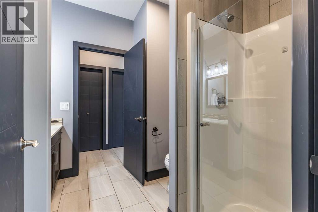 22 Palisades Lane Ne, Medicine Hat, AB - Indoor Photo Showing Bathroom