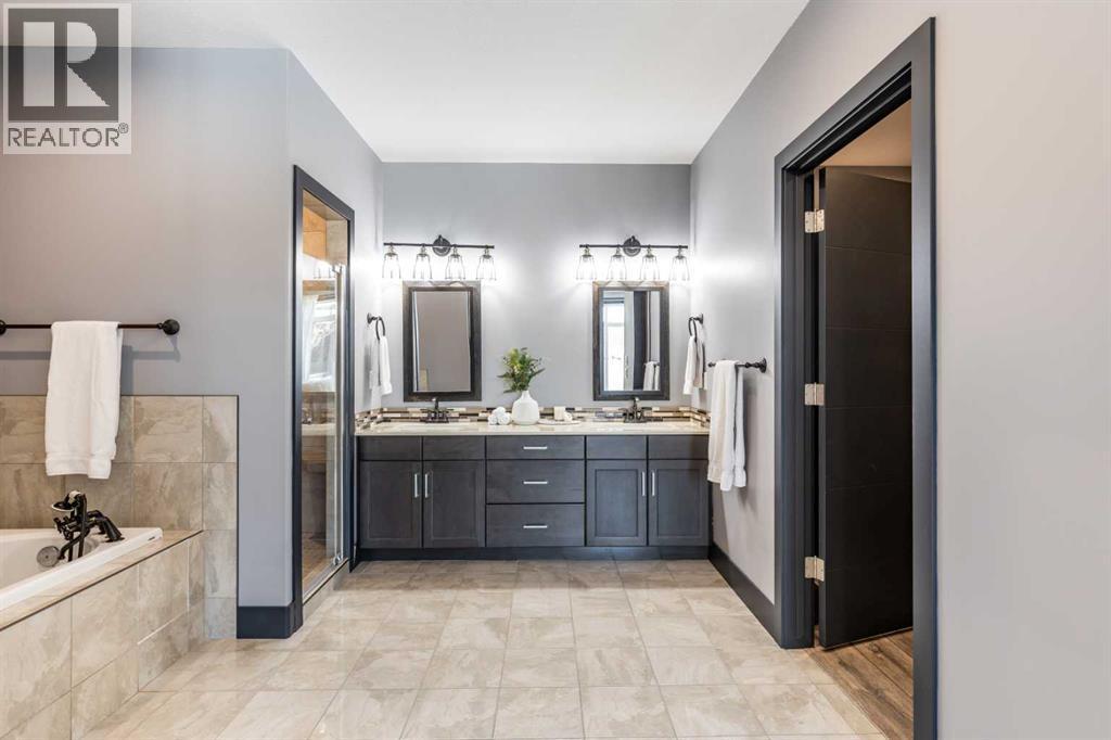 22 Palisades Lane Ne, Medicine Hat, AB - Indoor Photo Showing Bathroom