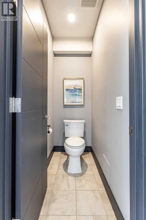 22 Palisades Lane Ne, Medicine Hat, AB - Indoor Photo Showing Bathroom