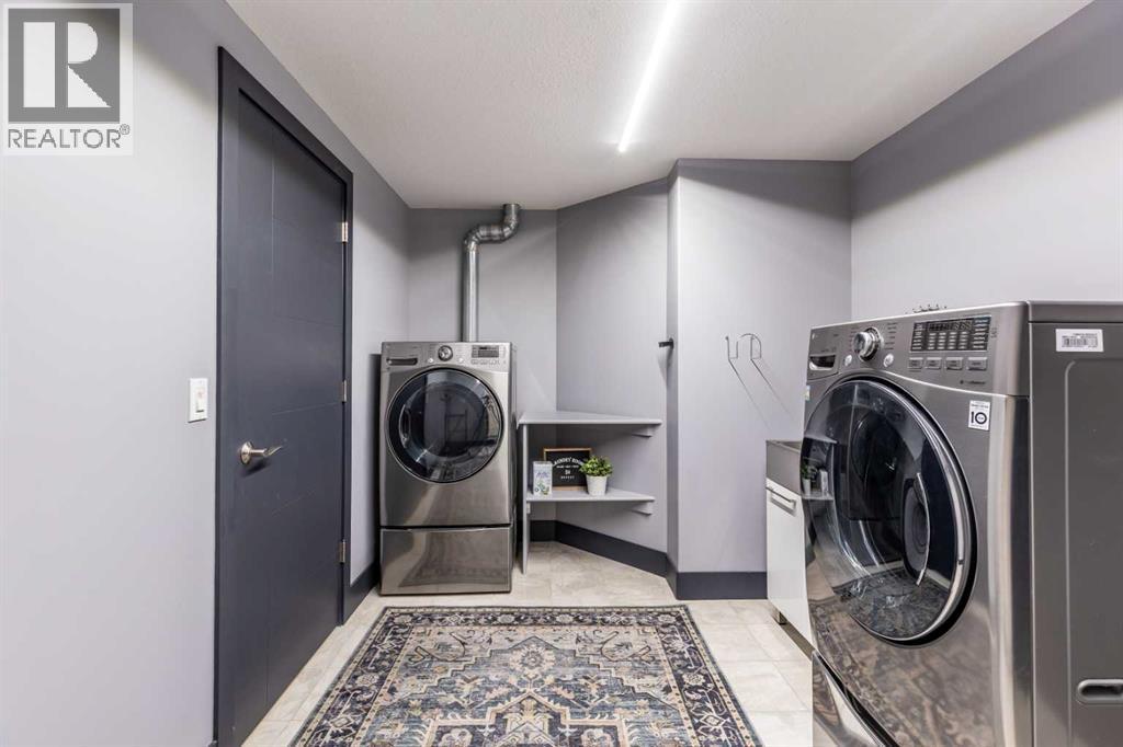 22 Palisades Lane Ne, Medicine Hat, AB - Indoor Photo Showing Laundry Room