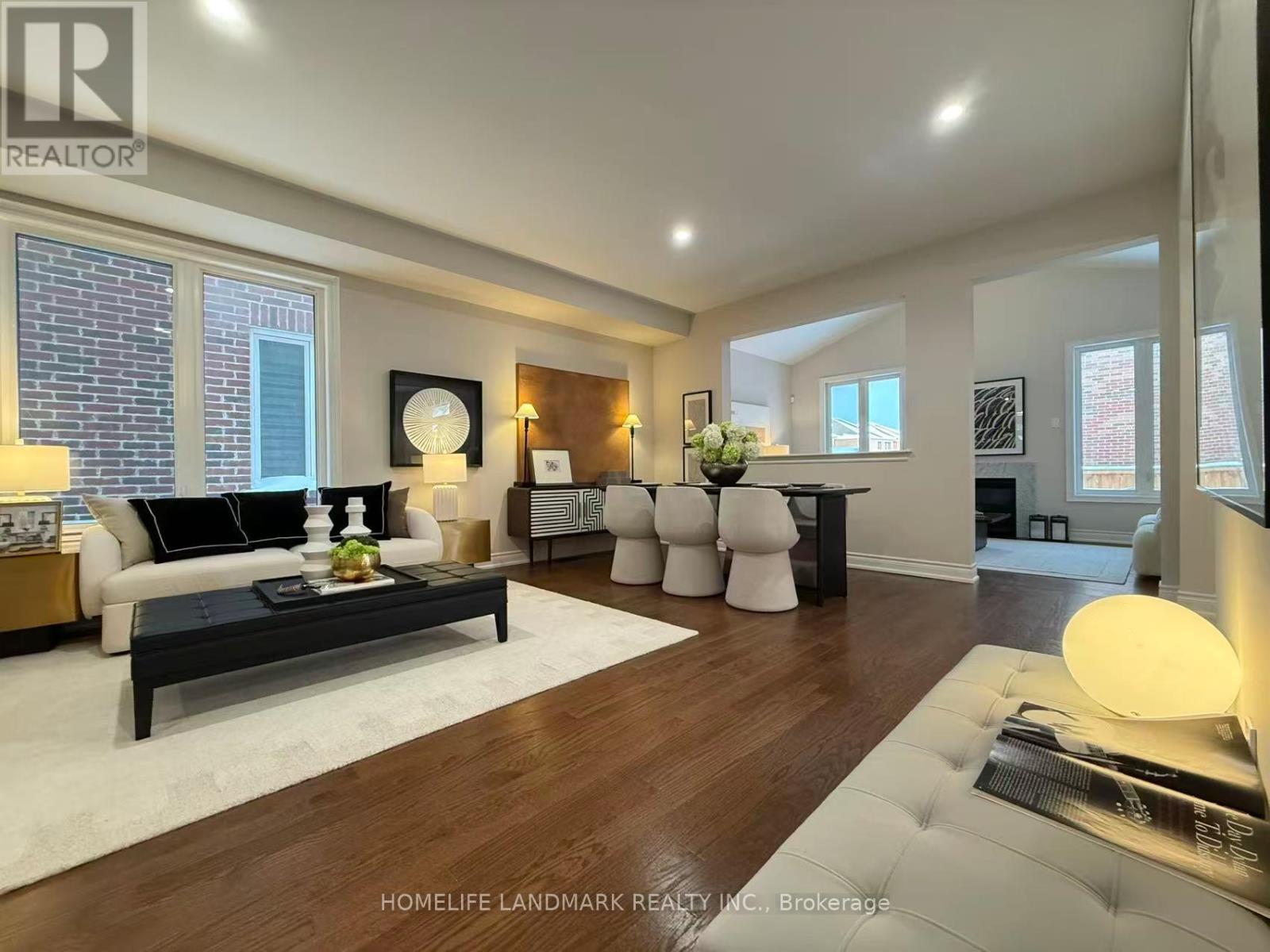 829 Langford Boulevard, Bradford West Gwillimbury, ON - Indoor Photo Showing Living Room