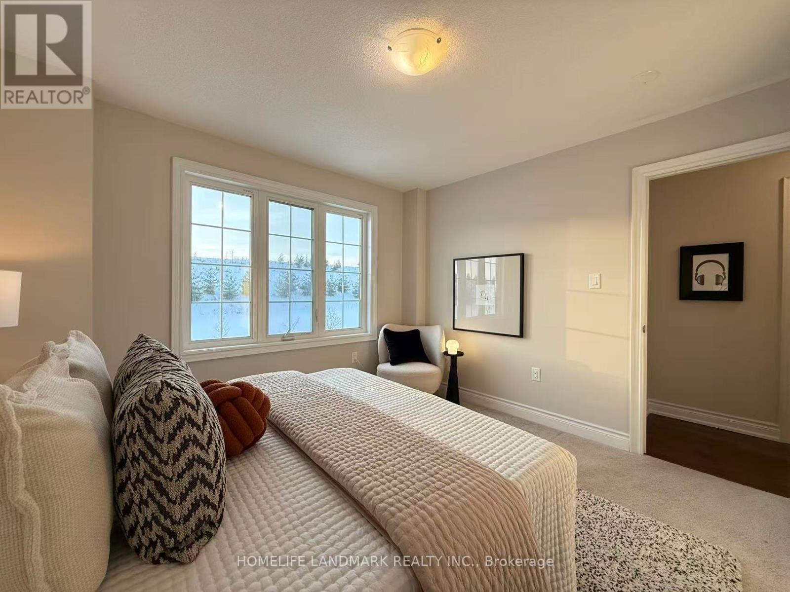 829 Langford Boulevard, Bradford West Gwillimbury, ON - Indoor Photo Showing Bedroom