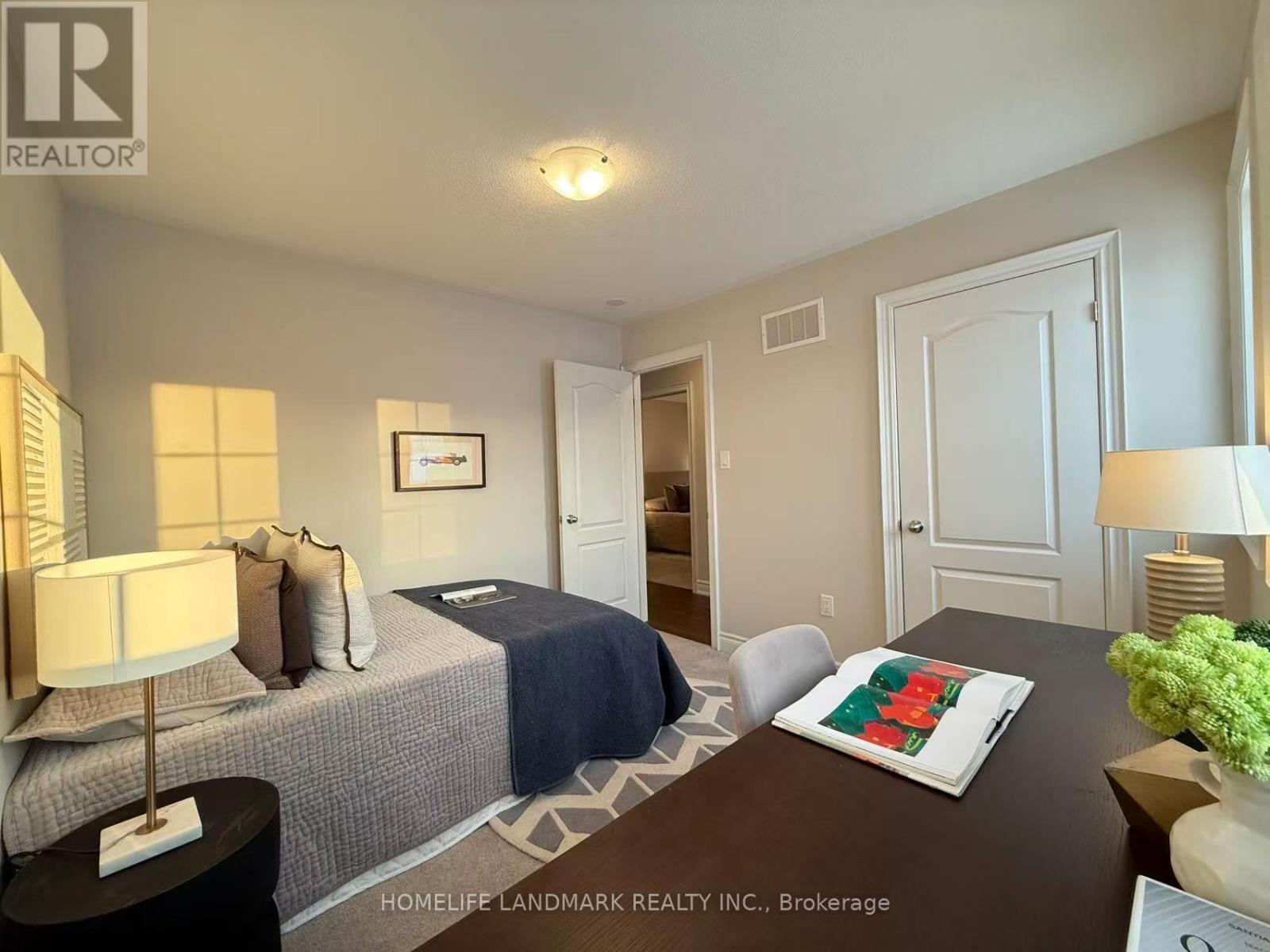 829 Langford Boulevard, Bradford West Gwillimbury, ON - Indoor Photo Showing Bedroom