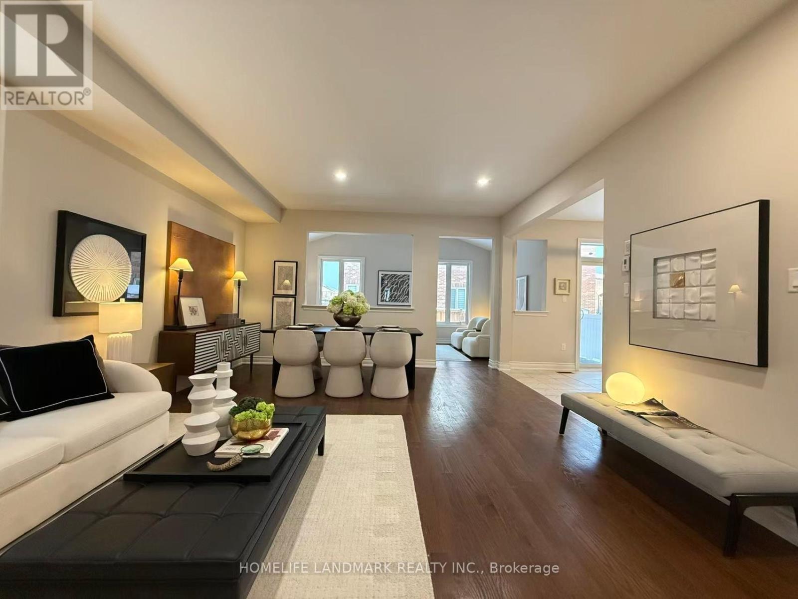 829 Langford Boulevard, Bradford West Gwillimbury, ON - Indoor Photo Showing Living Room