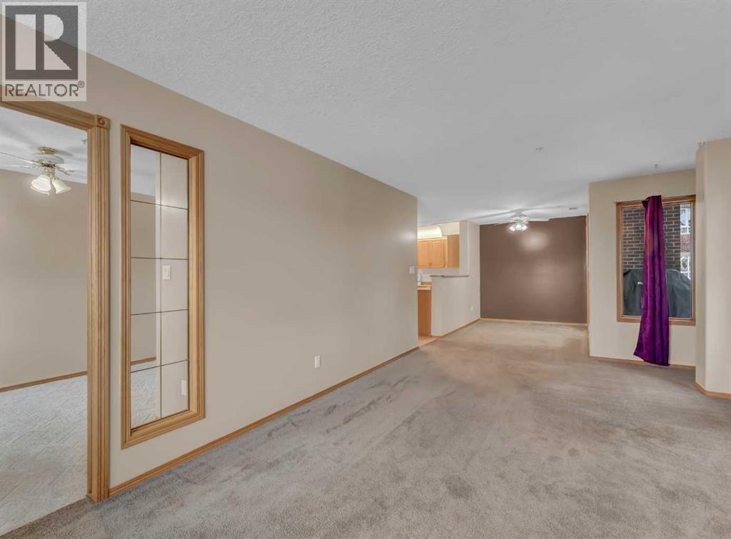 208, 1182 Southview Drive Se, Medicine Hat, AB - Indoor Photo Showing Other Room