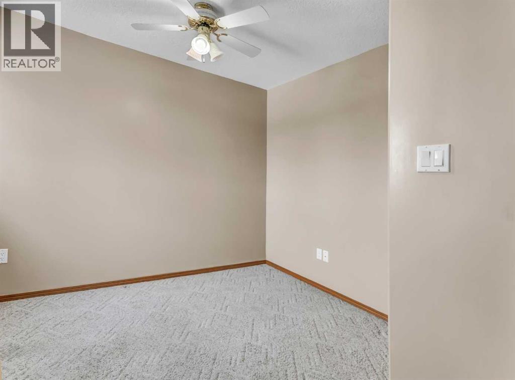 208, 1182 Southview Drive Se, Medicine Hat, AB - Indoor Photo Showing Other Room