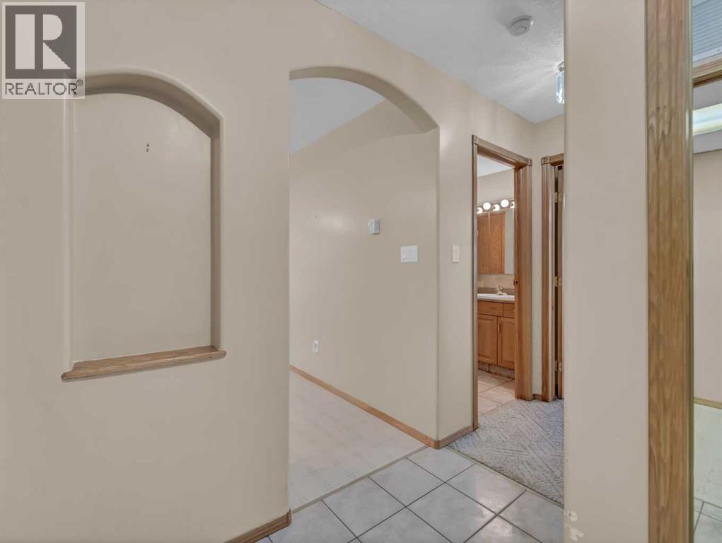 208, 1182 Southview Drive Se, Medicine Hat, AB - Indoor Photo Showing Other Room