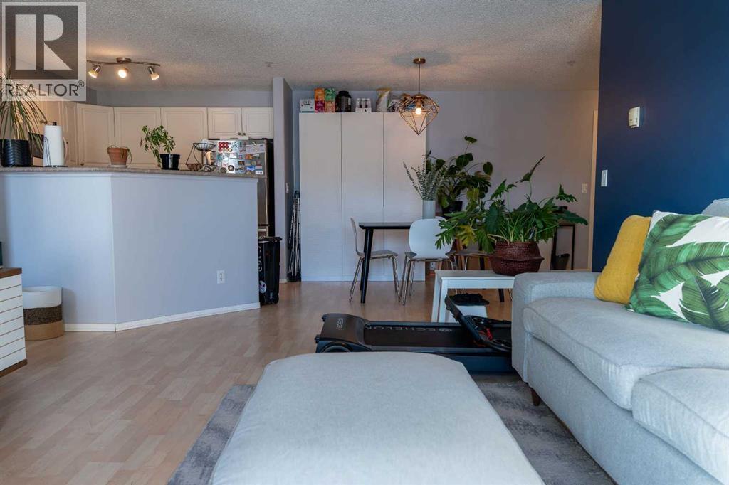 206, 2000 Citadel Meadow Point Nw, Calgary, AB - Indoor Photo Showing Other Room