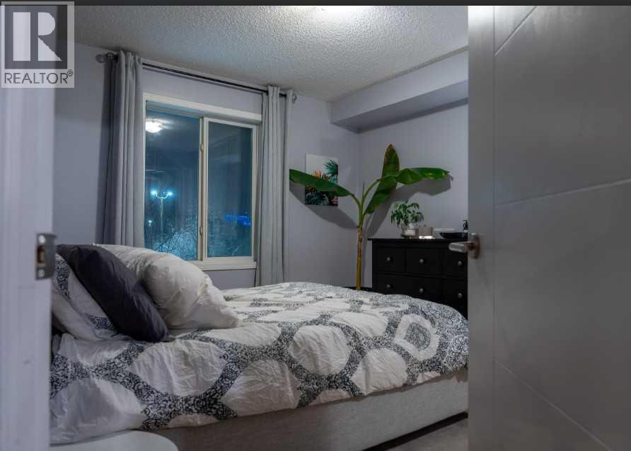 Primary bedroom - 206, 2000 Citadel Meadow Point Nw, Calgary, AB - Indoor Photo Showing Bedroom