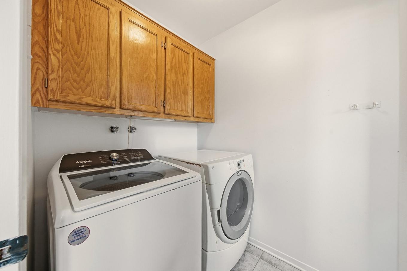 Salle de lavage - 581 Rue Henri-De Tonti, Boucherville, QC - Indoor Photo Showing Laundry Room