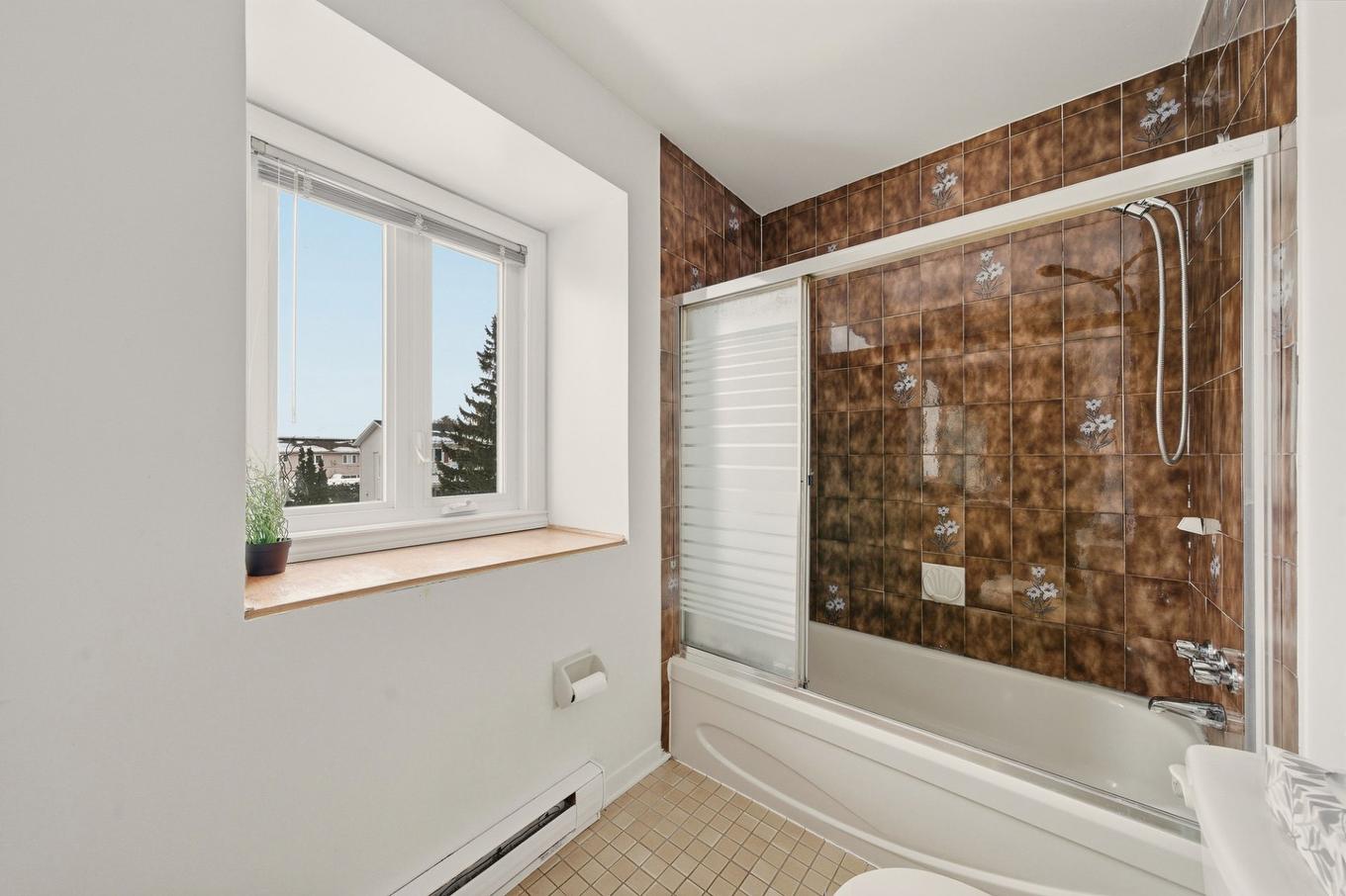 Salle de bains - 581 Rue Henri-De Tonti, Boucherville, QC - Indoor Photo Showing Bathroom